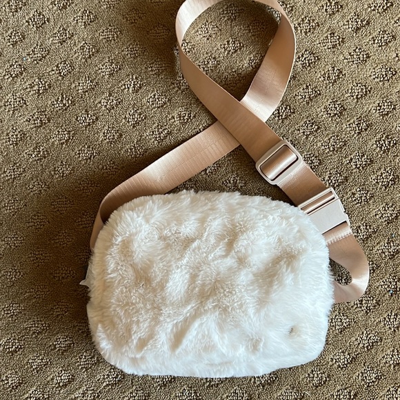 Apana Cream White Faux Fur Belt Bum Bag Fanny Pack - Picture 3 of 6